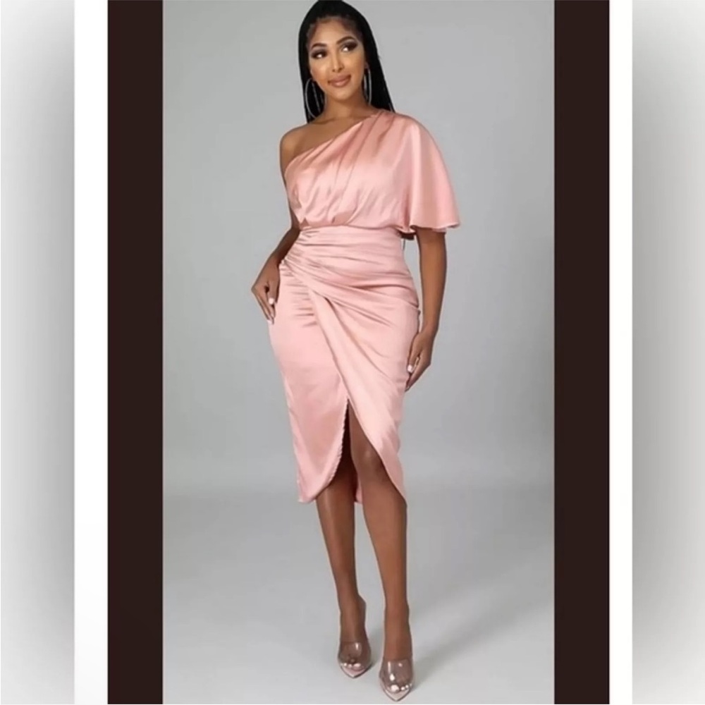 CUPSHE NWT LUX SATIN ONE SHOULDER GLAM APRICOT DRESS SIZE SM ELEGANT PTP 14 L 44 - Picture 2 of 15
